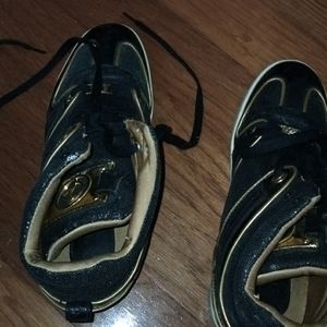 Iam selling a pair of baby phat trainers